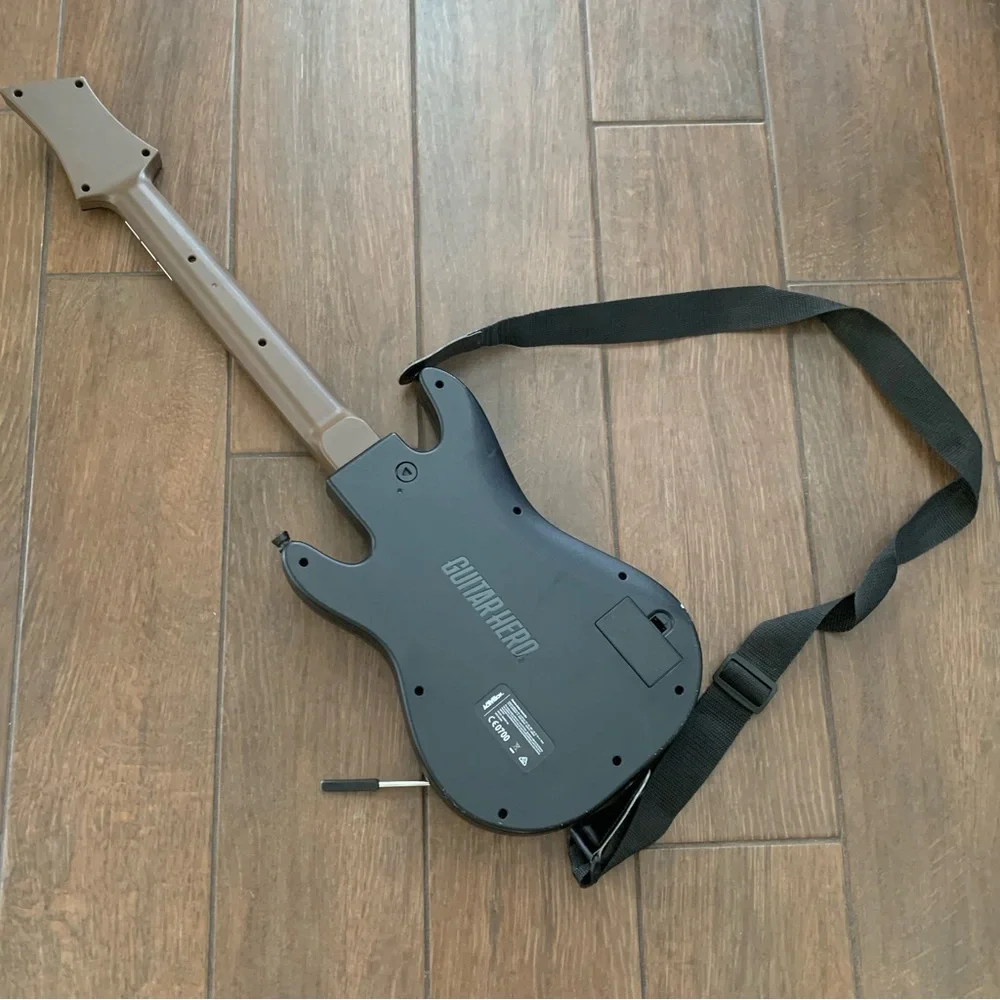 Activision Guitar Hero Guitar Wireless Controller #CE0700 No Dongle